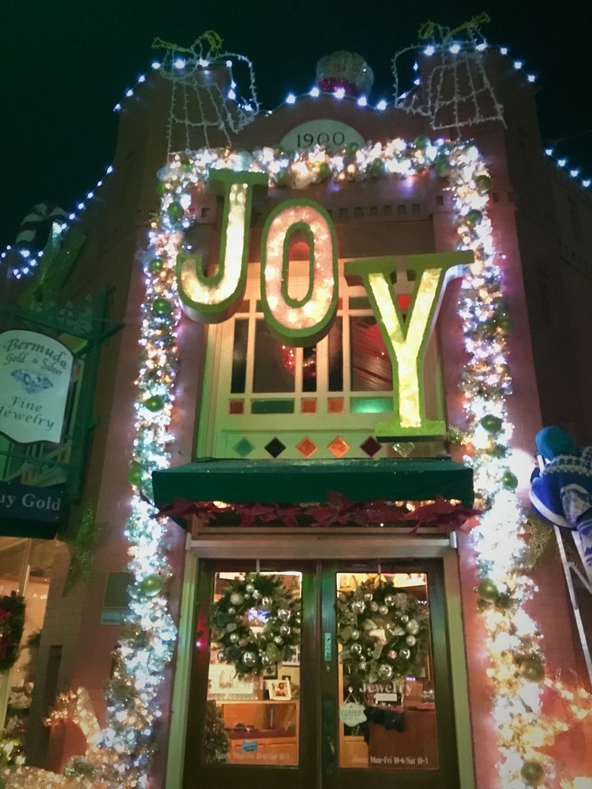 Commercial Christmas storefront installation